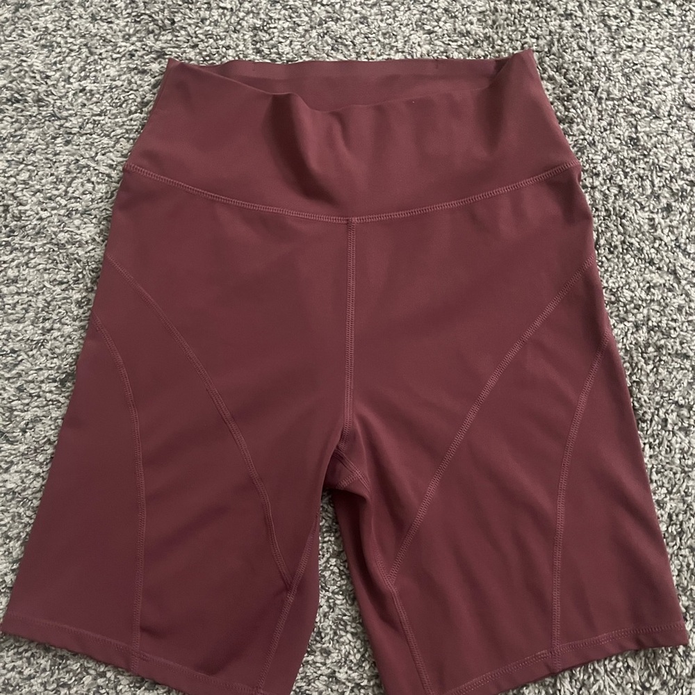 Red High-Waisted Leggings with Stretchy Fabric
